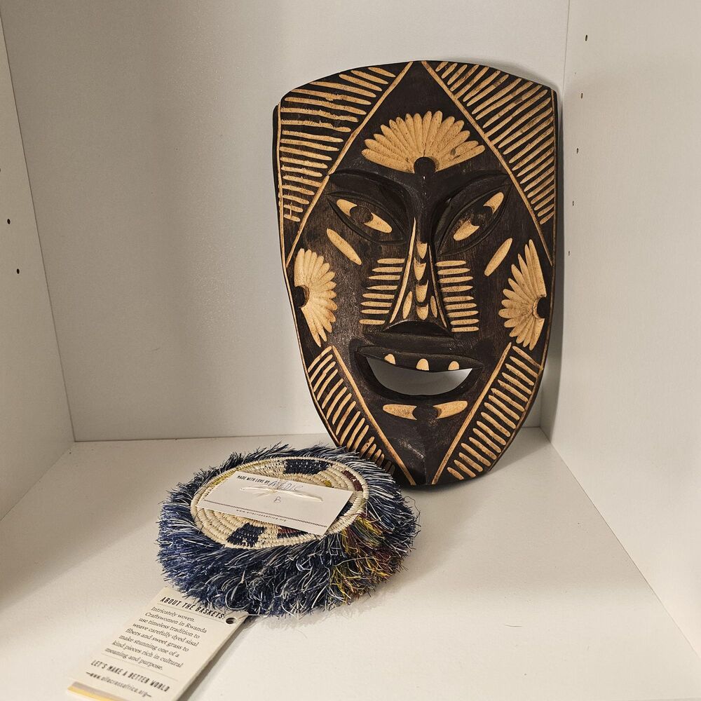 Hand-Carved African Wooden Mask & Rwandan Woven Sisal Coasters, 3 Pieces - Picture 2 of 9